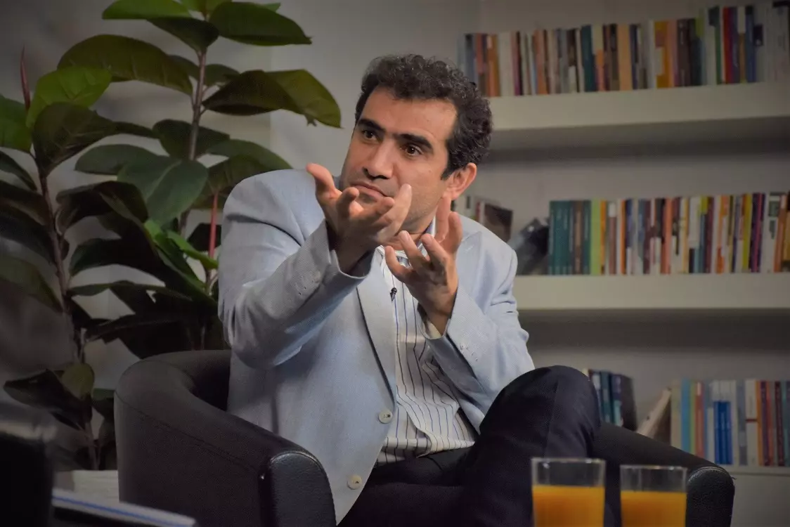 قیمت تمام شده ملک در زعفرانیه تهران از نیویورک آمریکا هم بیشتر است؛ می‌دانید چرا؟ چون شهرداری رشوه می‌گیرد!