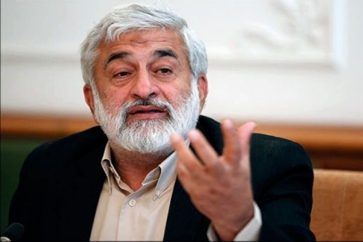 دولت پزشکیان بخشی از قانون برنامه هفتم که درباره تثبیت قیمت دارو است را زیر پا گذاشته و به آن عمل نمی‌کند/ می‌گویید برای دارو، پول و ارز ندارید؛ چرا برای واردات موبایل و خودرو دارید؟