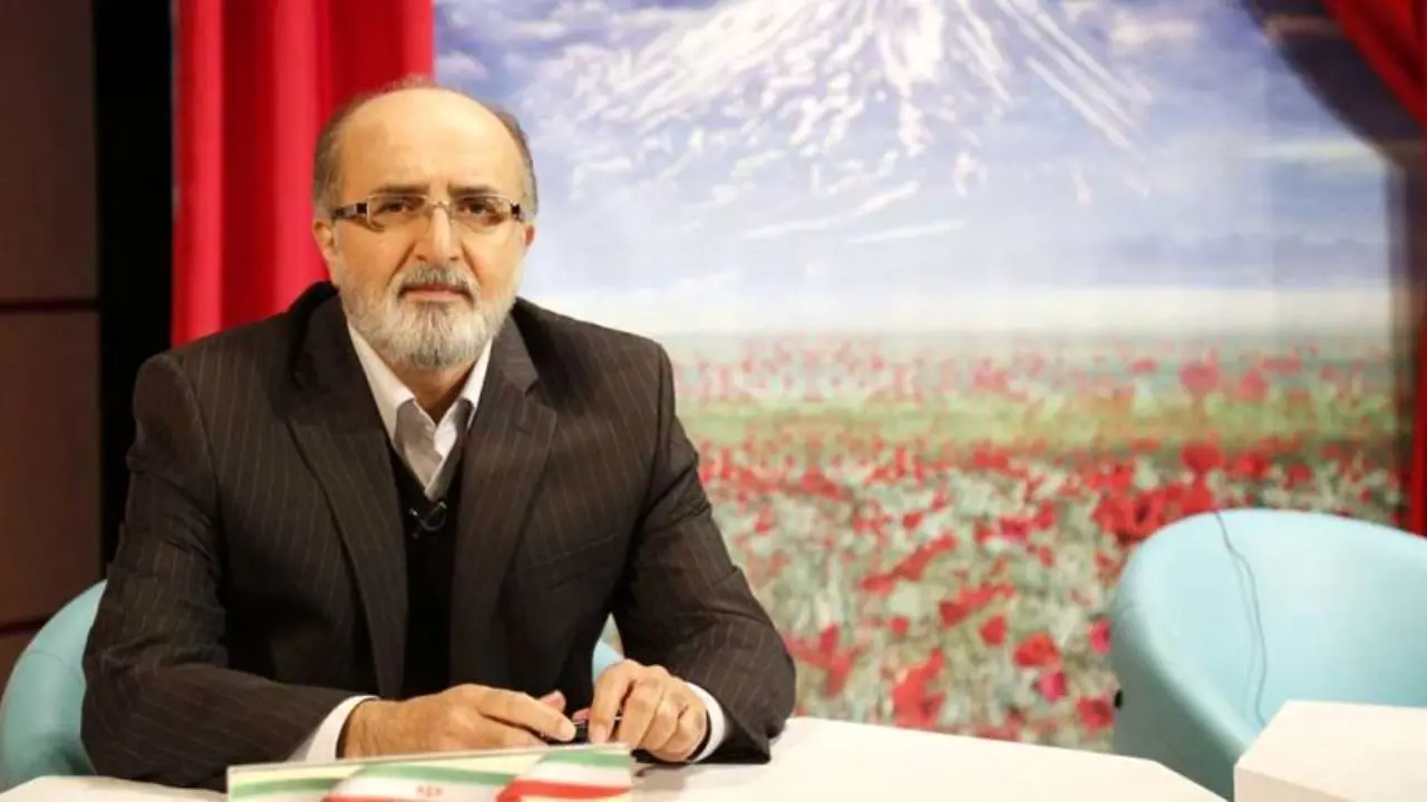 من به عنوان یک اقتصاددان به تیم اقتصادی دولت پزشکیان نمره قبولی نمی‌دهم/ بسیاری از افزایش بودجه‌ها در سال اول دولت پزشکیان حیرت آور است