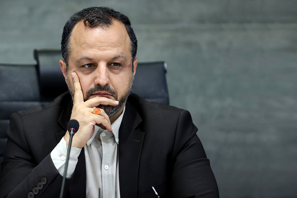 در دولت چهاردهم حق ماموریت دلاری را برگرداندند که پیام این کار اتلاف منابع ارزی بود/ با این گشاده دستی‌ها معلوم است که دلار گران می‌شود