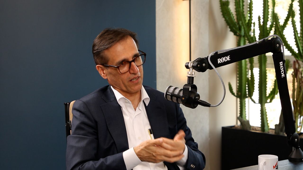 درآمد نفتی دولت کم شده و دولتی‌ها می‌خواهند این کاهش را با افزایش در مالیات، قیمت حامل‌های انرژی، نرخ ارز و عوارض گمرکی جبران کنند