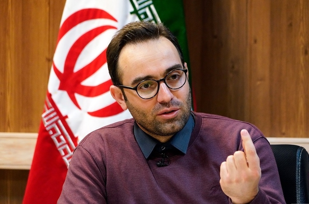 حقوق کارکنان وزارت نفت ۳۰ میلیون بیشتر از حقوق کارکنان پیمانکاری و قراردادهای موقت این وزارتخانه است/ آقای وزیر نفت چرا صدای کارگرانی که در پارس جنوبی با ۱۵ میلیون حقوق کار می‌کنند را نمی‌شنوی؟