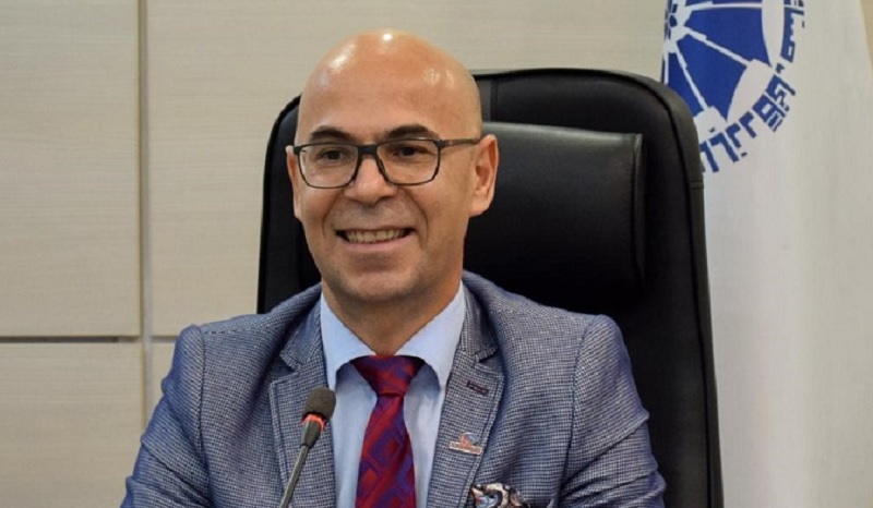 سالانه حدود ۲/۴ میلیارد دلار لوازم آرایشی و بهداشتی فیک و خطرناک برای سلامتی مردم وارد کشور می‌شود که واقعا فاجعه است/ ۲ میلیارد دلار لوازم آرایشی بهداشتی که به ایران قاچاق می‌شود به‌شدت برای پوست خطرناک است و می‌تواند به چشمان زنان آسیب جدی وارد کند