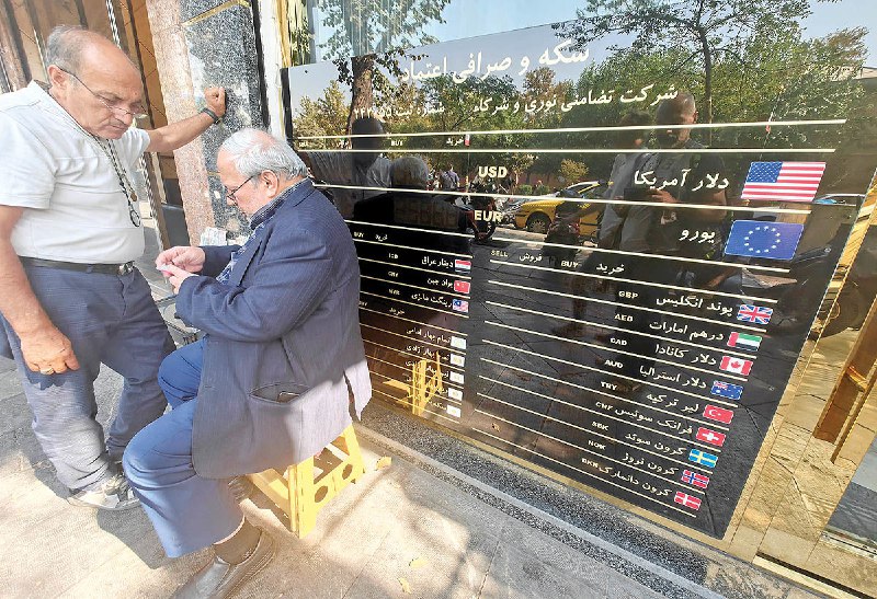 پایان دوران حاشیه‌نشینی صرافان؟ خیز بانک مرکزی برای جذب تقاضای بازار غیررسمی
