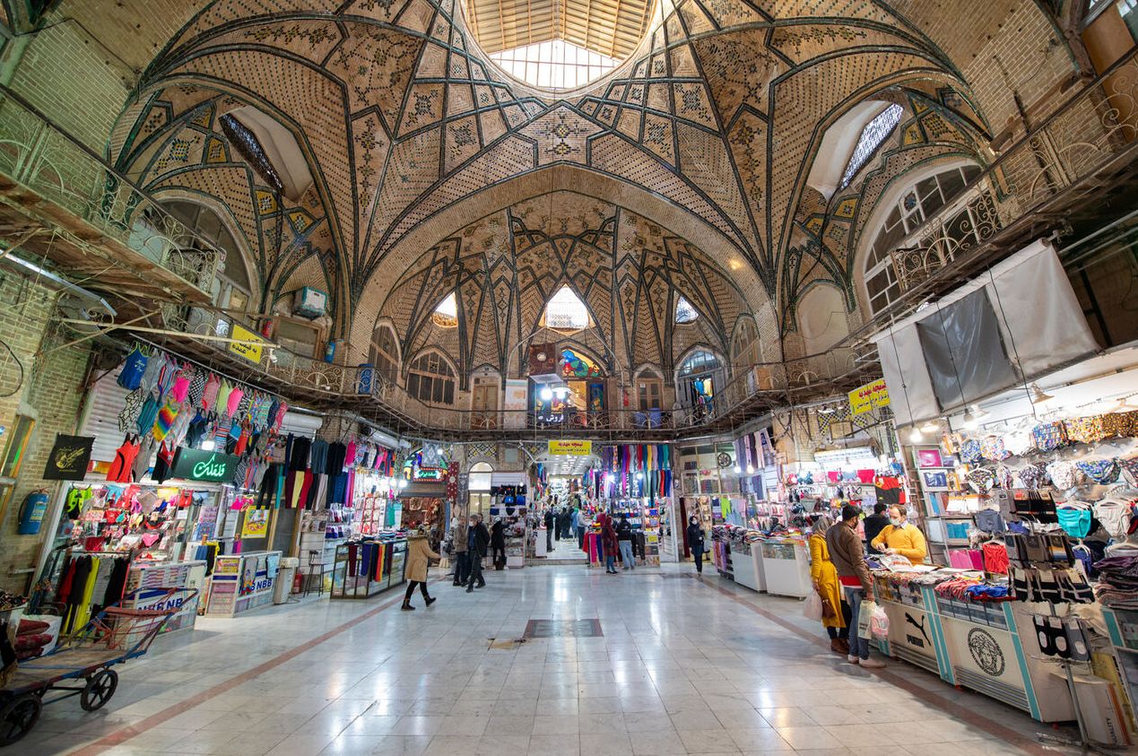 اینجا بازار بزرگ تهران؛ کرکره‌ها بالاست اما دخل‌ها آب رفته