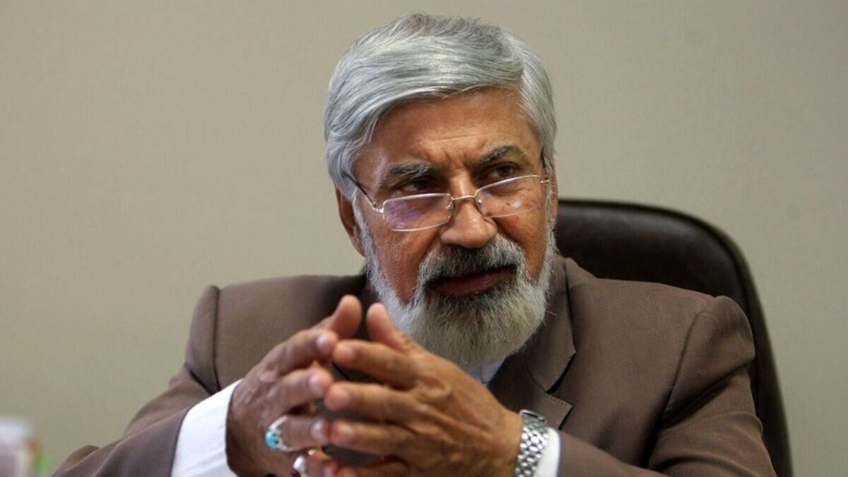 استراتژی ترامپ در مذاکره “بترسان و امتیاز بگیر” است/ ترامپ در کتابی که سالها پیش نوشته هم به همین استراتژی رعب و وحشت در مذاکره تاکید کرده است/ آوردن ناو به سمت ایران هم بخاطر همین مسله است