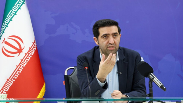 ترامپ انواع و اقسام جنگ‌ها در حوزه‌های مختلف را پیش روی ایران قرار داده و در کنار آن از دیپلماسی اجبار هم استفاده می‌کند تا یکی بالاخره جواب بدهد