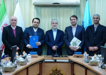 تفاهم‌نامه توسعه همکاری وزارت علوم، تحقیقات و فناوری و بانک صادرات ایران امضا شد / سیمایی صراف: امروز علم و فناوری یک ابزار ضروری برای امنیت کشور است / سیفی: یکی از افتخارات بانک صادرات ایران، خدمت به دانشگاه و عرصه علم است