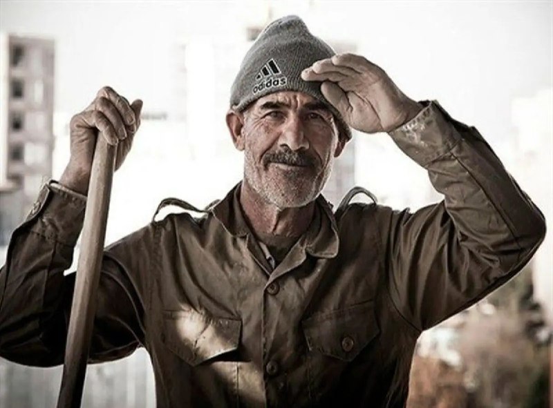 سال‌هاست لباس نو نخریده‌ام؛ نان سنگک ۵ برابر شد، حقوق ما نصف افزایش یافته