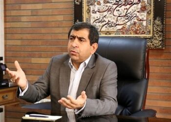 واردکنندگان خودرو دارند فسادی مشابه چای دبش رقم می‌زنند/ چگونه وزارت صمت به شرکتی که ۳ برابر قیمت واقعی از مردم پول گرفته و خودرو تحویل نداده ۶ مرتبه مجوز فروش داده است