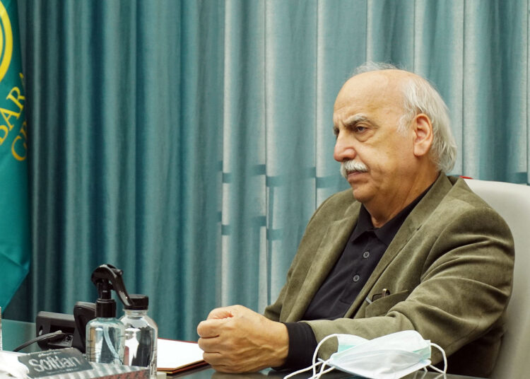 اکثر ساختمان‌سازها تولید را متوقف کرده‌اند و پروژه‌هایشان را خوابانده‌اند