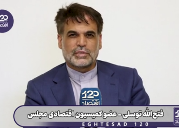 قیمت چند هزار خودرویی که قدیم تولید شده و در بیابان‌های اطراف کرج انبار شده بود را به بهانه حمله به صنایع ۱ میلیارد تومان گران کردند، معنی اینکار چیست؟