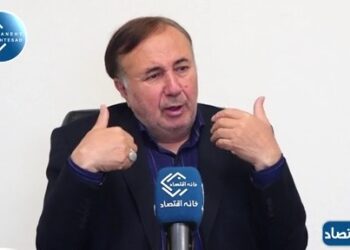 ۶۰ درصد ناوگان ما فرسوده است در حالی که ۱۰ هزار کامیون در ترکیه بی صاحب مانده و ترکیه در حال مصادره آن‌هاست؛ وزیر راه چرا رسیدگی نمی‌کند؟