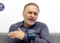 آقای همتی، اینکه سیاستهای شما روزانه هزار تومان نرخ ارز را بالا میبرد و گران میکند چه ارتباطی به جنگ دارد؟