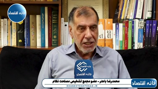 وقتی تورم افزایشی است، چرا باید قیمت دلار را ثابت نگه داریم؟